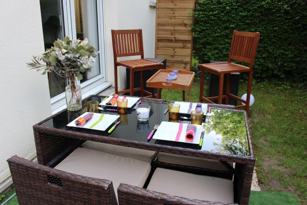 Le Garden Victoria - Canal & Cathedrale -30m2 & Garden Apartment